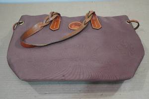 lot 226 image: Dooney & Bourke Large Tote