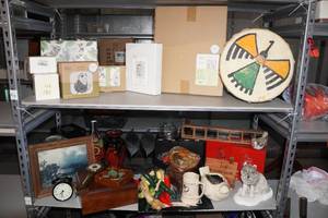 lot 233 image: Assorted Home Dcor
