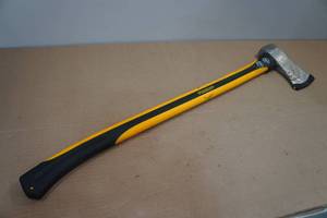 lot 236 image: Yardworks 3.5lb Single Bit Axe