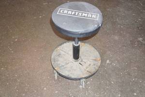 lot 237 image: Craftsman Pneumatic Stool