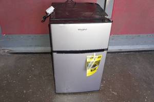 lot 239 image: Whirlpool 3.1cu ft Refrigerator
