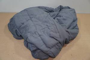 lot 242 image: 20lb Weighted Blanket 48x72