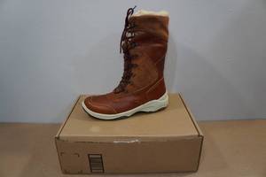 lot 264 image: Santana Canada Topspeedluxe Womens Winter Boots -Size 10