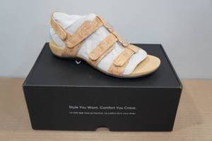 lot 297 image: Vionic Amber Sandals -Size 9
