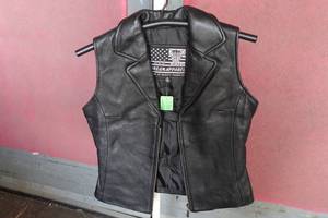 lot 400 image: USA Bikers Dream Apparel Leather Vest -Small