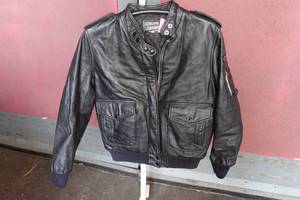 lot 401 image: Leather Jacket -Size 40