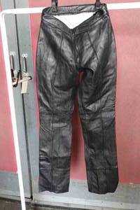 lot 405 image: Wilsons Maxima Leather Pants -Size 4