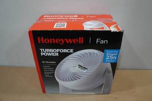 lot 3 image: Honeywell Turboforce Power Air Ciculating Fan