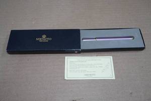 lot 14 image: Mikimoto Pearl Pen