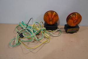 lot 21 image: Set of 2 12V Magnetic Towing Light Kit