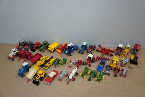 lot 38 image: Assorted Die Cast Tractors