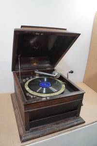 lot 51 image: Antique Columbia Grafonola Type D-2 Phonograph