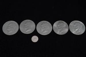 lot 82 image: 5 1970s Eisenhower Dollar Coins