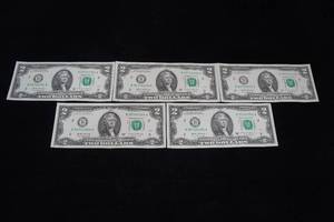 lot 86 image: 5 Uncirculated Sequential US $2 Bills