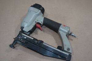 lot 135 image: Porter Cable 16 Gauge Brad Nailer