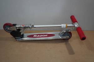 lot 147 image: Razor Foldable Scooter with Lights