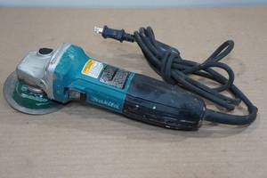 lot 151 image: Makita 4 Angle Grinder