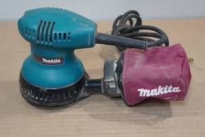lot 152 image: Makita 5 Palm Sander