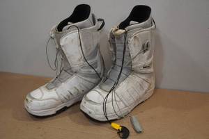 lot 168 image: Burton Snowboarding Boots -Size 13