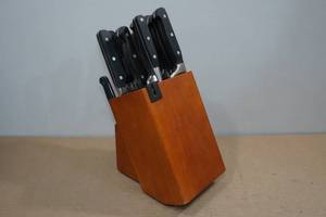 lot 169 image: Farberware Knife Block With Knives