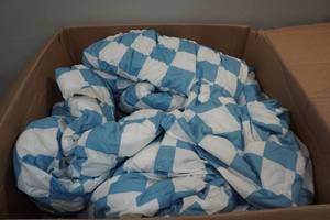 lot 176 image: Queen Comfoter and Two Pillowcases