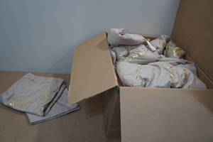 lot 177 image: King Comforter and Two Pillowcases