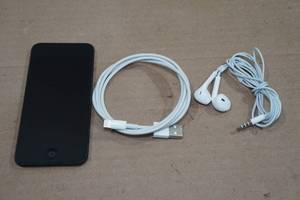 lot 180 image: Apple iPod Touch 7th Generation 32GB