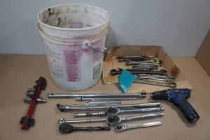 lot 189 image: Assorted Tools -Wrenches, Sockets