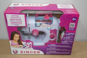 lot 192 image: Singer EZ Stitch Toy Sewing Machine