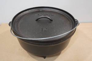 lot 205 image: Lodge Cast Iron #12 Dutch Oven