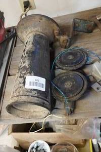 lot 405 image: Assorted Automotive Horns