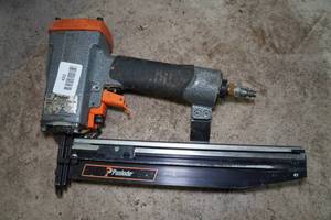 lot 422 image: Paslode 16 Gauge Air Stapler