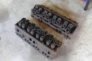 lot 283A image: GM Small Block Heads