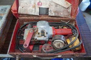 lot 443 image: Milwaukee Heavy Duty Right Angle Hole Hawg Drill