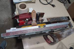 lot 466 image: Drywall Tools, Levels, Saw