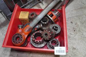 lot 476 image: Ridgid Ratcheting Pipe Threader with Dies