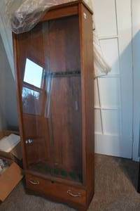 lot 343 image: Wood Gun Cabinet