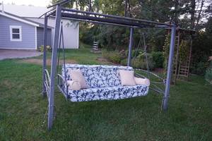 lot 1G image: Heavy Duty Freestanding Yard Swing