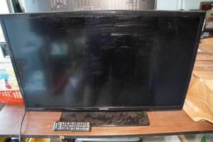 lot 621 image: Samsung 32 TV