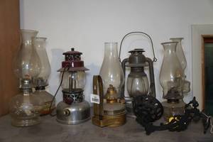 lot 642 image: Assorted Lanterns and Oil Lamps