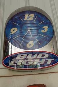 lot 113 image: Bud Light Wall Clock