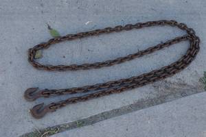 lot 336 image: Heavy Duty Chain with Hooks - 12 Long