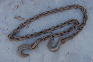 lot 335 image: Heavy Duty Chain with Hooks - 11 Long