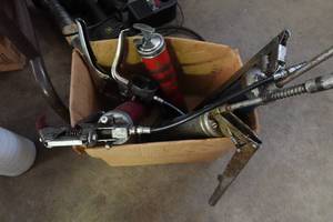 lot 166 image: Assorted Grease Guns