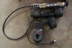 lot 168 image: Cordless Electric Grease Gun