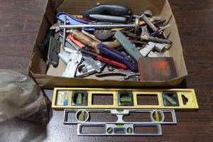 lot 190 image: Assorted Hand Tools - Cutters, Levels