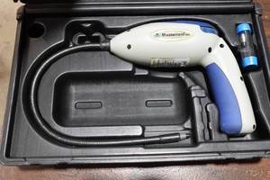 lot 200 image: Mastercool Electronic Leak Detector