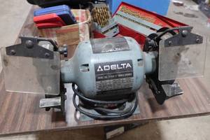 lot 27 image: Delta 6 Bench Grinder