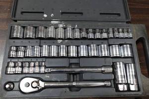 lot 209 image: Popular Mechanics Socket Set