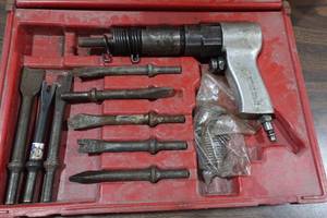 lot 213 image: Air Hammer Set